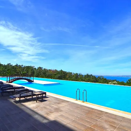 Tropicana 3 Bed *