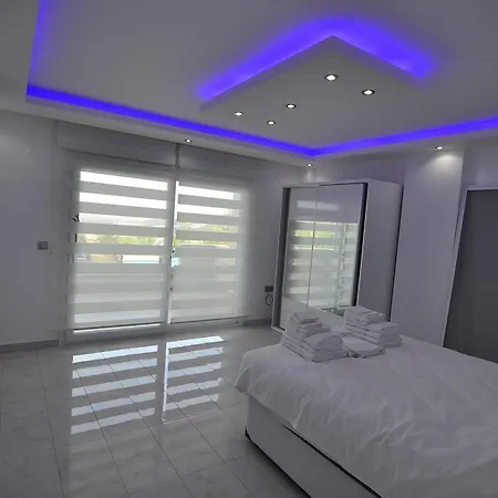 Tropicana 3 Bed Apartment *