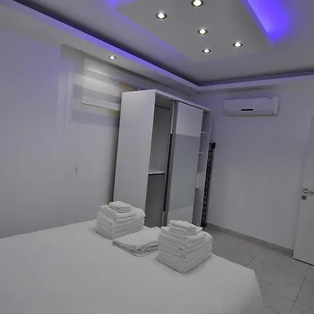 Tropicana 3 Bed 아파트 *